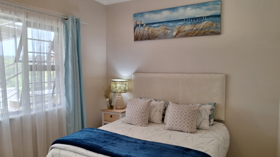 6 Bedroom Property for Sale in Gonubie Eastern Cape